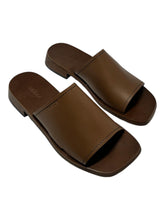 Load image into Gallery viewer, Bally Ofera 6225849 Ladies Cowboy Plain Leather Flat MSPR$595