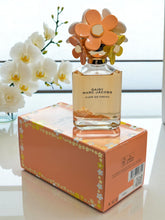 Load image into Gallery viewer, Daisy Ever So Fresh By Marc Jacobs 2.5 oz/ 75 ml Eau De Parfum For Women MSRP $134