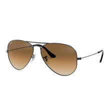Load image into Gallery viewer, Ray-Ban RB3025 004/51 Gunmetal Aviator Light Brown Gradient Sunglasses 62-14