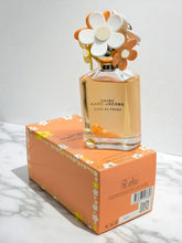 Load image into Gallery viewer, Daisy Ever So Fresh By Marc Jacobs 4.2oz/125ml Eau De Parfum For Women MSRP $182