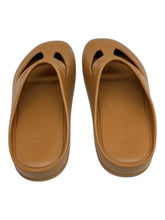 Load image into Gallery viewer, Bally Gimon 6304356 Women&#39;s Deserto Logo-Embossed Rubber Classic Clog MSRP $349
