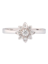Load image into Gallery viewer, Gucci Flower 18kt White Gold &amp; Diamond Ring YBC7962170010 MSRP $2,910
