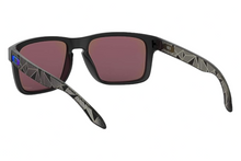 Load image into Gallery viewer, NEW OAKLEY Men&#39;s Holbrook 9102-H0 Black Frame Polarized Sunglasses MSRP $217
