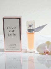 Load image into Gallery viewer, La Vie Est Belle By Lancome 0.5 oz/15ml Eau De Parfum For Women MSRP $65
