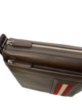 Load image into Gallery viewer, NEW Bally Oiston Men&#39;s 6225247 Medium Coffee Leather Cross Body Bag MSRP $825
