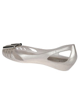 Load image into Gallery viewer, NEW SALVATORE FERRAGAMO Bermuda Women&#39;s 621406 Silver PVC Flats Size 6 $350
