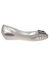 Load image into Gallery viewer, NEW SALVATORE FERRAGAMO Bermuda Women&#39;s 621406 Silver PVC Flats Size 6 $350
