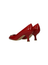 Load image into Gallery viewer, NEW SALVATORE FERRAGAMO Serina Women&#39;s 707126 Red Pumps Size 7 C MSRP $660
