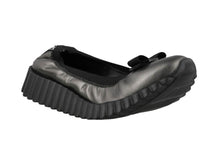 Load image into Gallery viewer, NEW SALVATORE FERRAGAMO Dolly Women&#39;s 717181 Black Shoe Size 6 C MSRP $495
