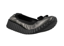 Load image into Gallery viewer, NEW SALVATORE FERRAGAMO Dolly Women&#39;s 717181 Black Shoe Size 6.5 C MSRP $495
