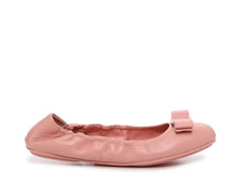 Load image into Gallery viewer, SALVATORE FERRAGAMO Lizinka Women&#39;s 725907 Desert Rose Ballet Flats Size 7 D MSRP $430
