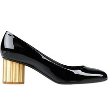 Load image into Gallery viewer, SALVATORE FERRAGAMO Lucca Women&#39;s 672733 Black Patent Pumps Size 5 C MSRP $595
