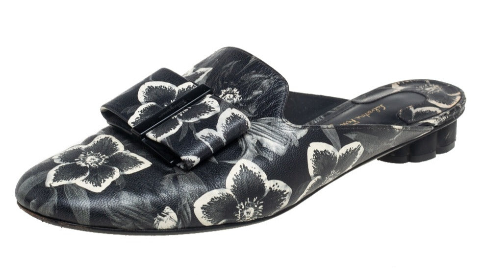 SALVATORE FERRAGAMO Sciacca Women's 684318 Black & White Slide Size 6 C MSRP $630