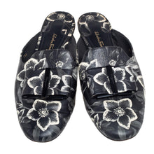 Load image into Gallery viewer, SALVATORE FERRAGAMO Sciacca Women&#39;s 684318 Black &amp; White Slide Size 6 C MSRP $630
