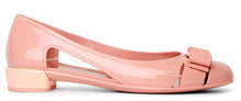 Load image into Gallery viewer, NEW SALVATORE FERRAGAMO Vara Jelly Women&#39;s 726365 Desert Rose Ballet Flat Size 6 C MSRP $350
