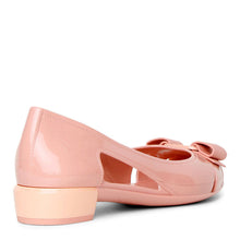 Load image into Gallery viewer, NEW SALVATORE FERRAGAMO Vara Jelly Women&#39;s 726365 Desert Rose Ballet Flat Size 6 C MSRP $350
